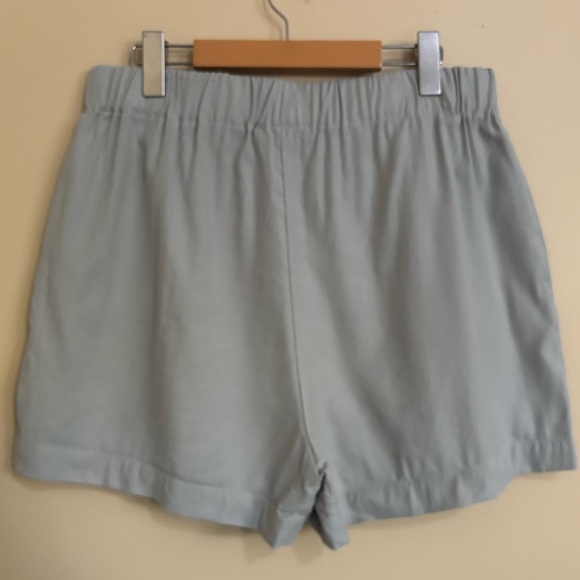 Dynamite| Cute High Waist Light Grey/Taupe Wide Leg Pull-On Pocketed Shorts Sz L - Picture 2 of 4